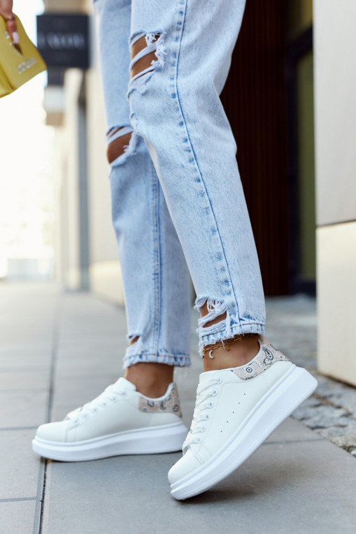 Klasiska modeļa sportiska stila apavi...