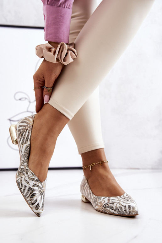 Balerīnas Laura Messi zelta krāsas