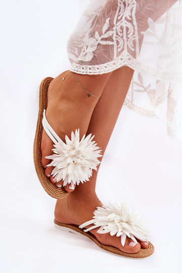 Vieglas čības baltā krāsā...