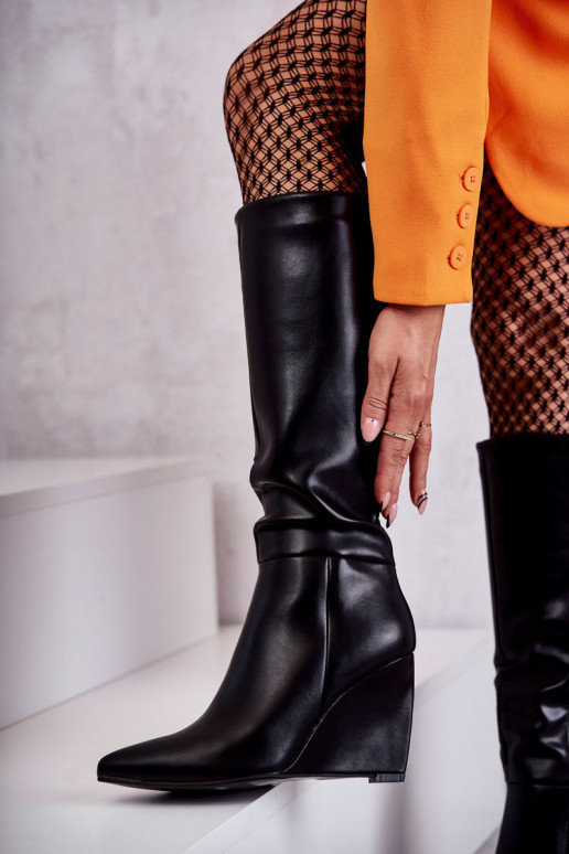 garie zābaki ar platformu melnas...