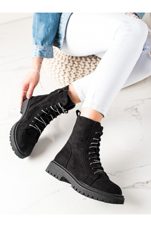   Melnas krāsas zābaki