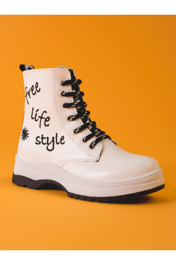 baltas krāsas zābaki  POTOCKI