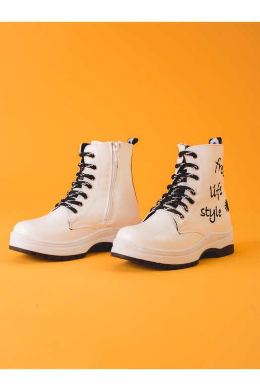 baltas krāsas zābaki  POTOCKI