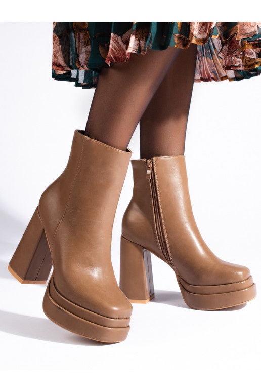 smilšu krāsas zābaki 