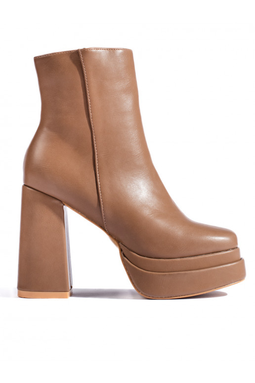 smilšu krāsas zābaki 