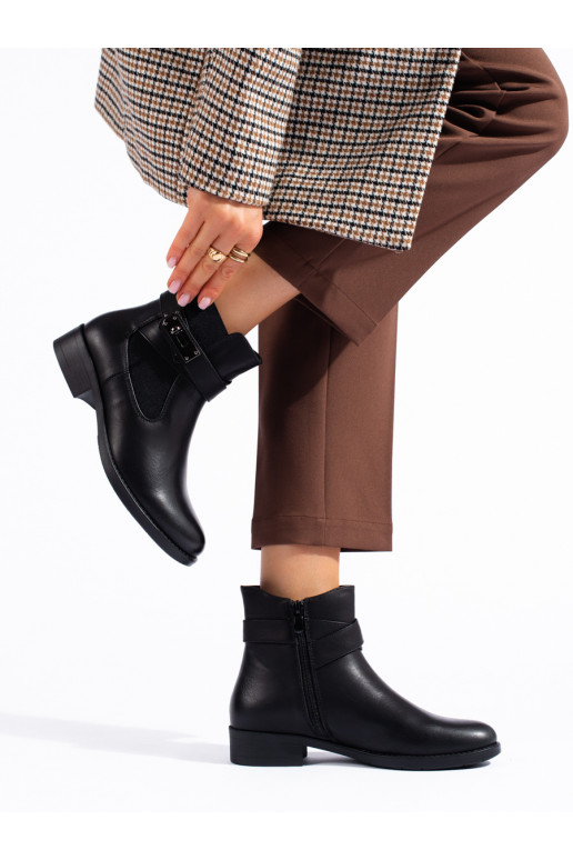  Melnas krāsas zābaki 