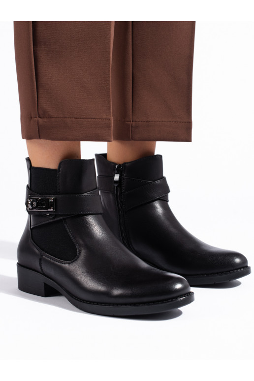  Melnas krāsas zābaki 