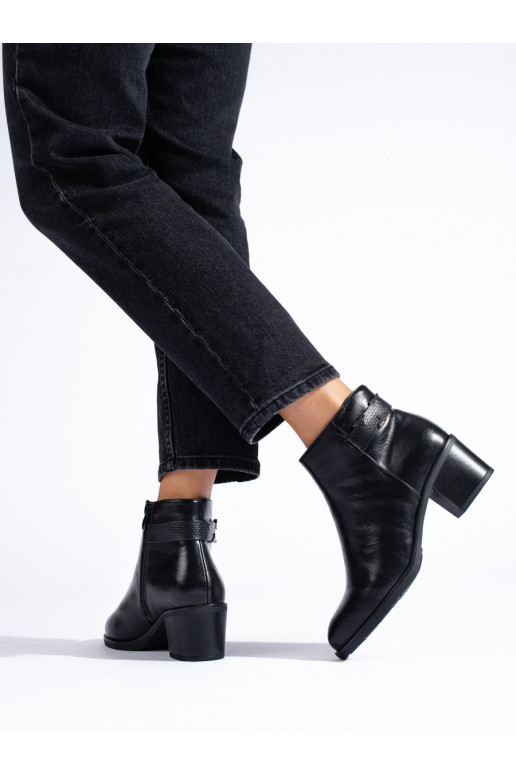  Melnas krāsas zābaki  