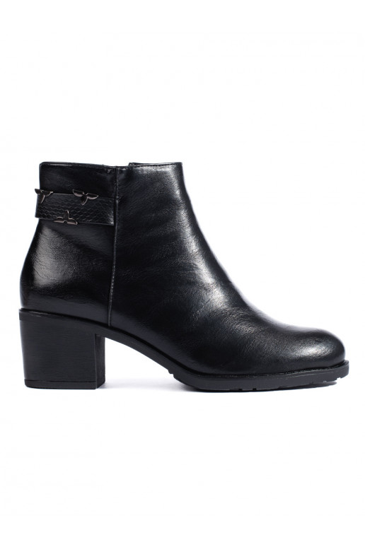  Melnas krāsas zābaki  