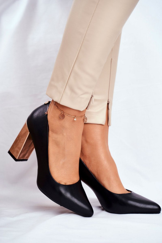 Kurpes uz plata papēža KERRIGAN BLACK Kurpes uz plata papēža KERRIGAN BLACK