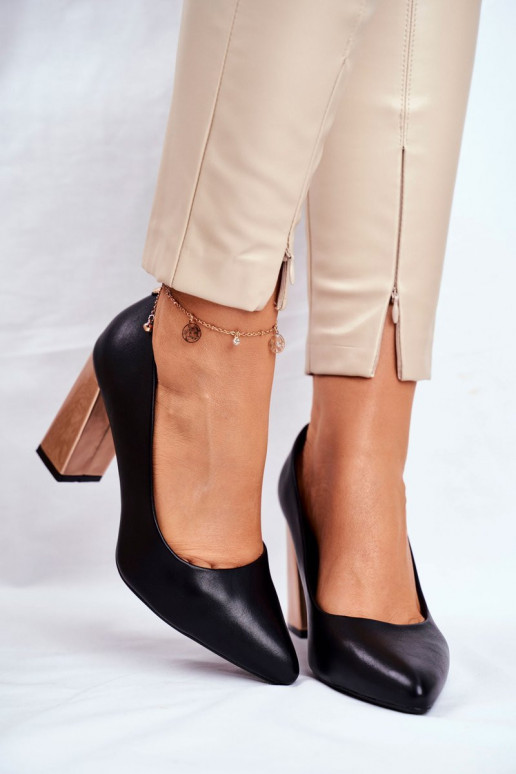 Kurpes uz plata papēža KERRIGAN BLACK Kurpes uz plata papēža KERRIGAN BLACK