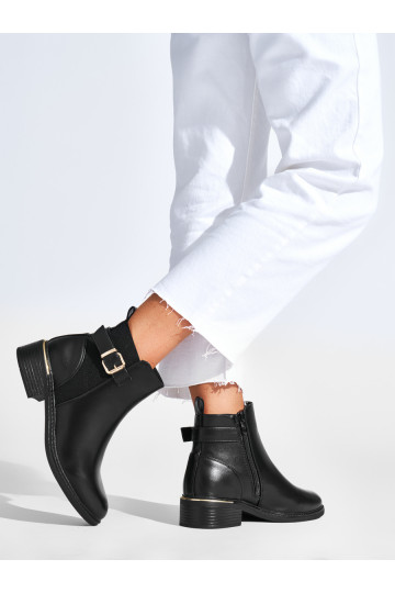 Melnas krāsas zābaki ar sprādzēm 2