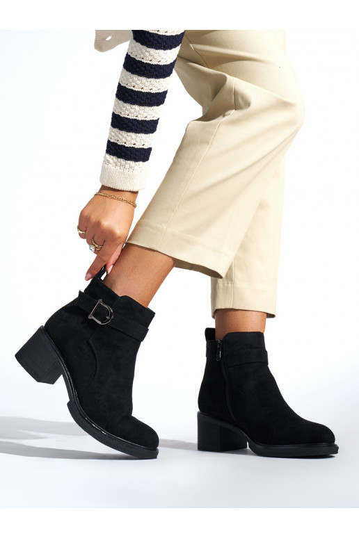 Melns sieviešu zābaki Melns sieviešu zābaki