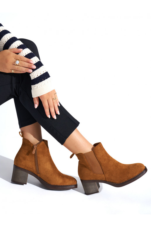 brūnas krāsas   brūnas krāsas