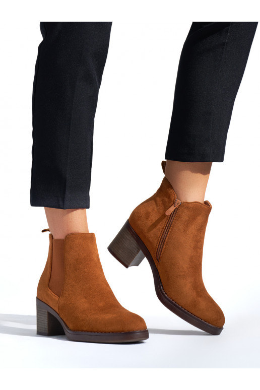 brūnas krāsas   brūnas krāsas