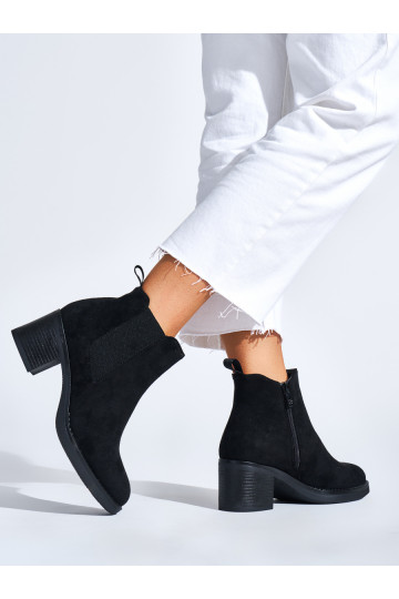 Melns  sieviešu zābaki uz papēža