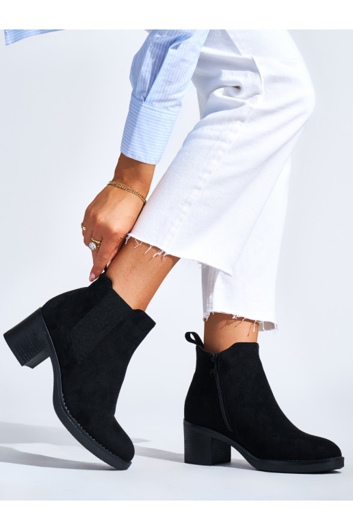 Melns  sieviešu zābaki uz papēža