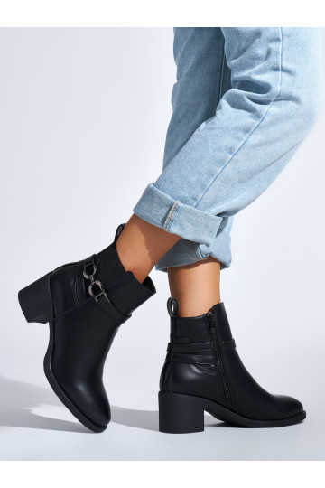 Melns sieviešu zābaki uz papēža 2