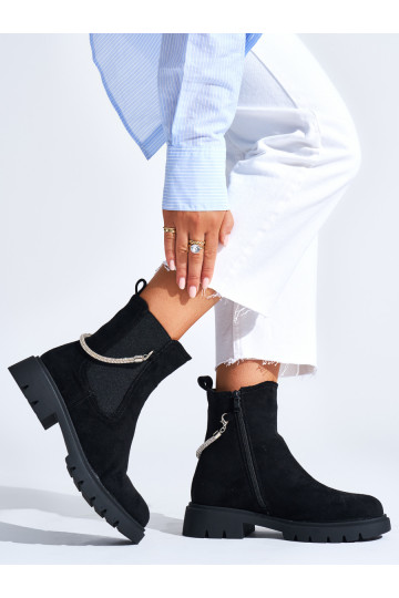 Melns sieviešu zābaki z ozdobnym łańcuszkiem