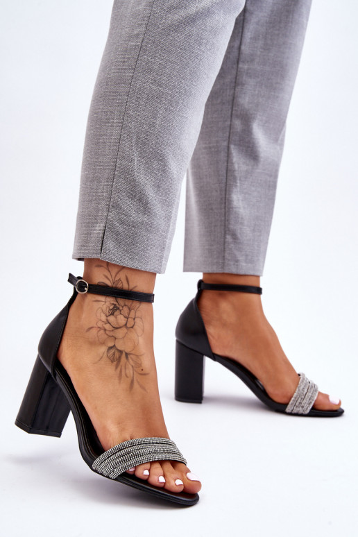 Eleganta stila sandales ar mirdzošiem... Eleganta stila sandales ar mirdzošiem...