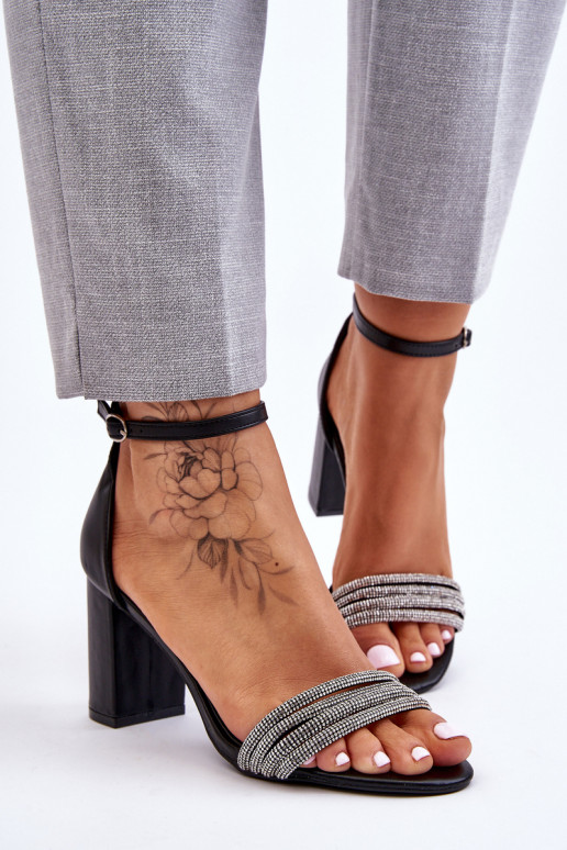 Eleganta stila sandales ar mirdzošiem... Eleganta stila sandales ar mirdzošiem...