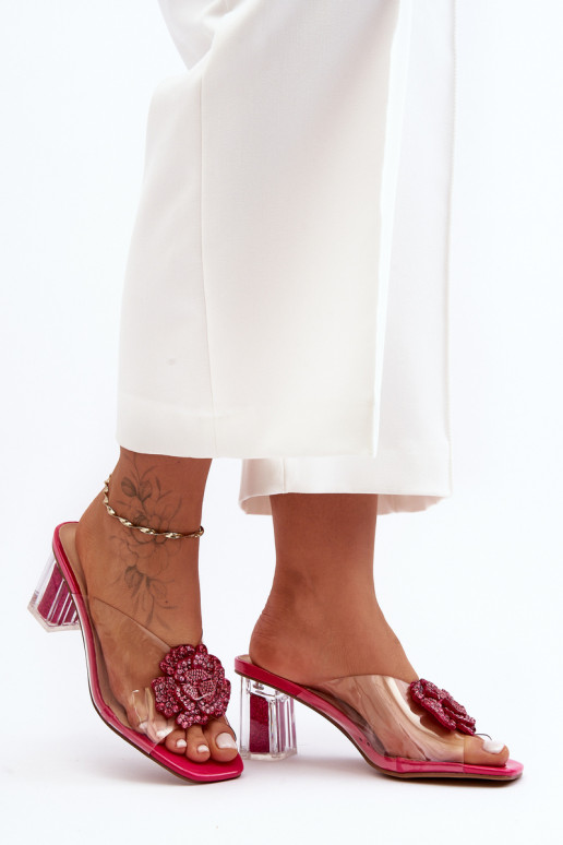 Caurspīdīgas čības ar papēdi ar... Caurspīdīgas čības ar papēdi ar...