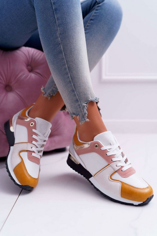 Ikdienas apavi dažādās krāsās Ikdienas apavi dažādās krāsās