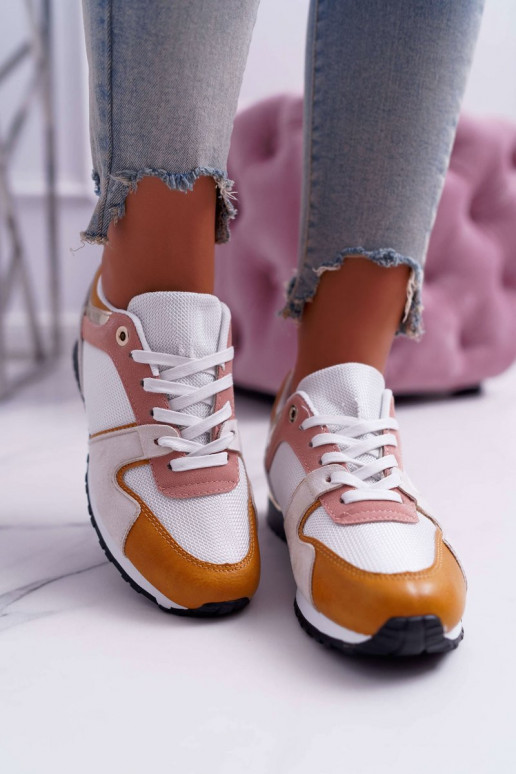 Ikdienas apavi dažādās krāsās Ikdienas apavi dažādās krāsās