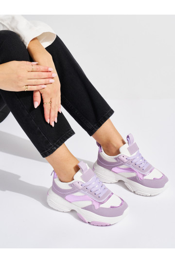 Violeta krāsa sporta apaviy