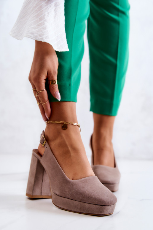 Kurpes zamšādas smilšu krāsas Kurpes zamšādas smilšu krāsas