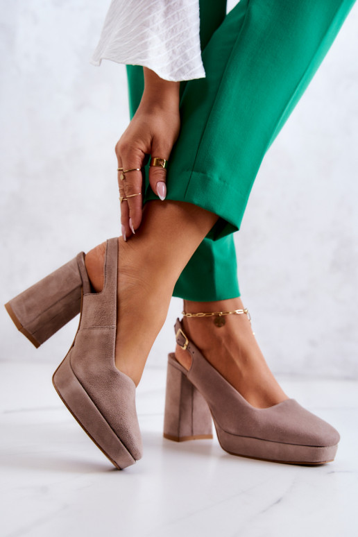 Kurpes zamšādas smilšu krāsas Kurpes zamšādas smilšu krāsas