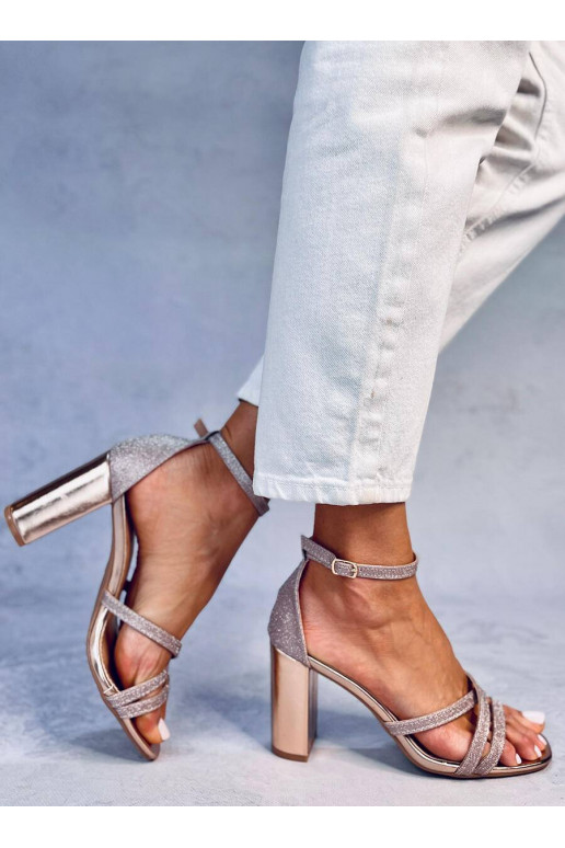 Stilīgas augstpapēžu sandales... Stilīgas augstpapēžu sandales...