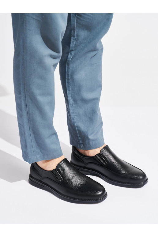  Melnas krāsas kurpes 