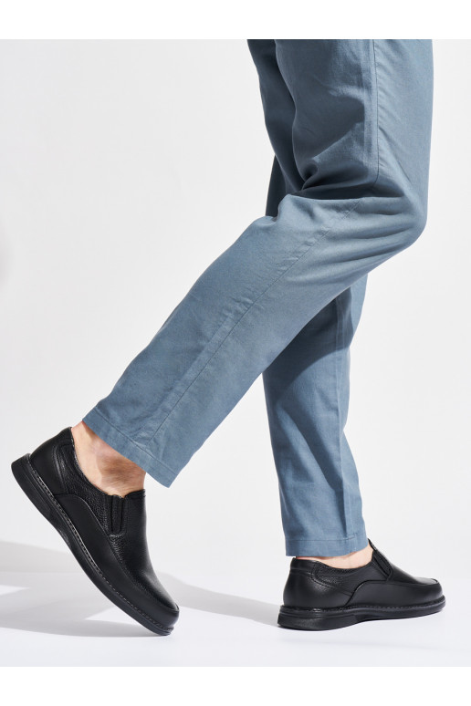  Melnas krāsas kurpes 