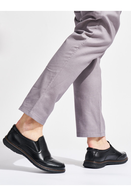  Melnas krāsas kurpes 