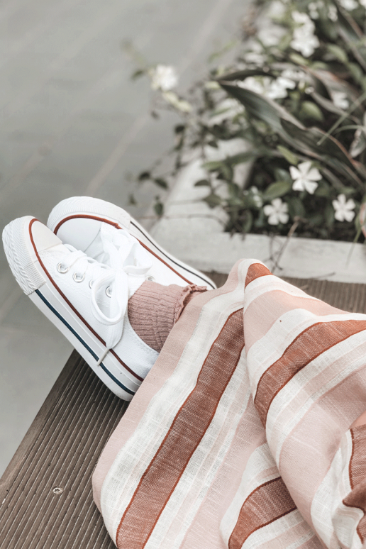 Klasiski bērnu sporta apavi baltā krāsā Klasiski bērnu sporta apavi baltā krāsā