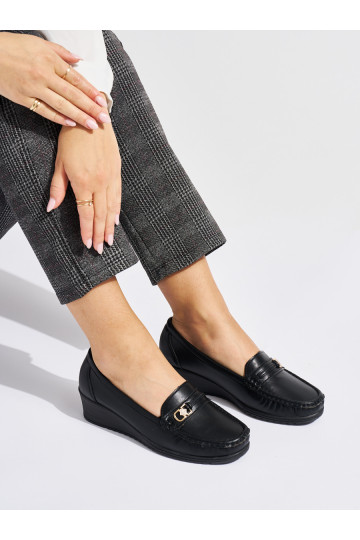 Melns  mokasīni ar sprādzēm