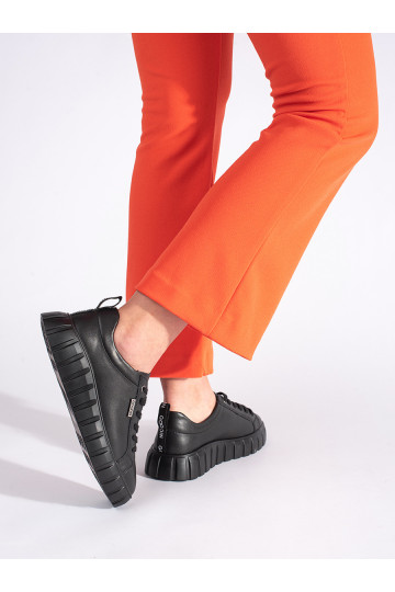 Melns   pólApavi ar platformu 2