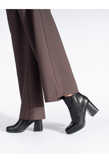 Melns sieviešu zābaki uz papēža Sergio Leone