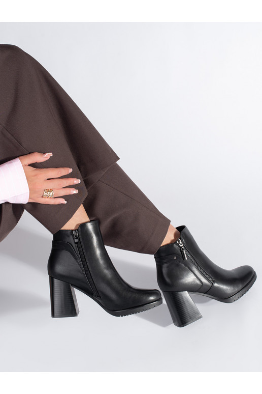 Melns sieviešu zābaki uz papēža Sergio Leone