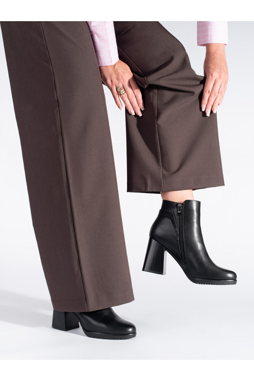 Melns sieviešu zābaki uz papēža Sergio Leone