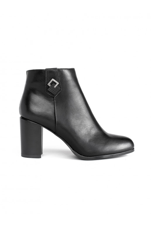 Melns sieviešu zābaki uz papēža Sergio Leone