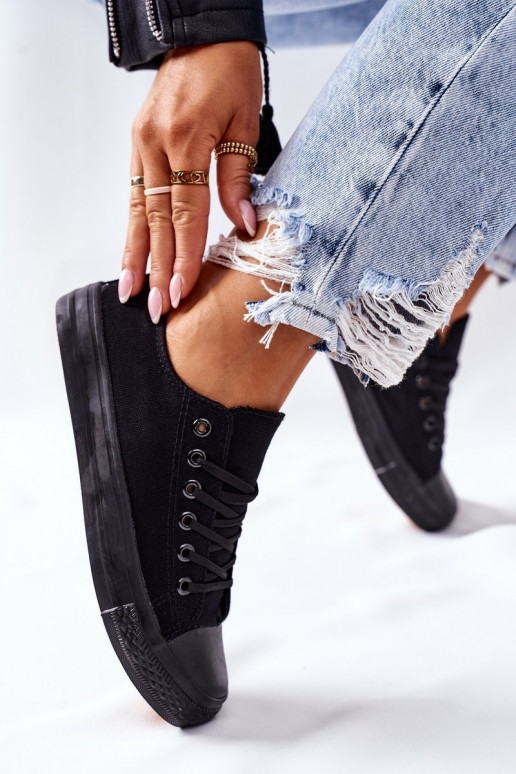 Klasiska modeļa brīvā laika apavi melnas krāsas Klasiska modeļa brīvā laika apavi melnas krāsas