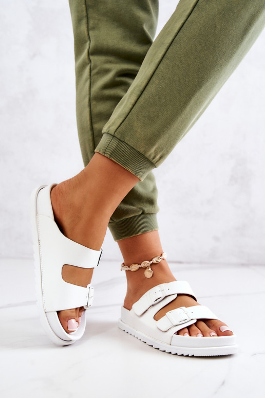 Gumijas Čības ar sprādzēm baltas krāsas Corina