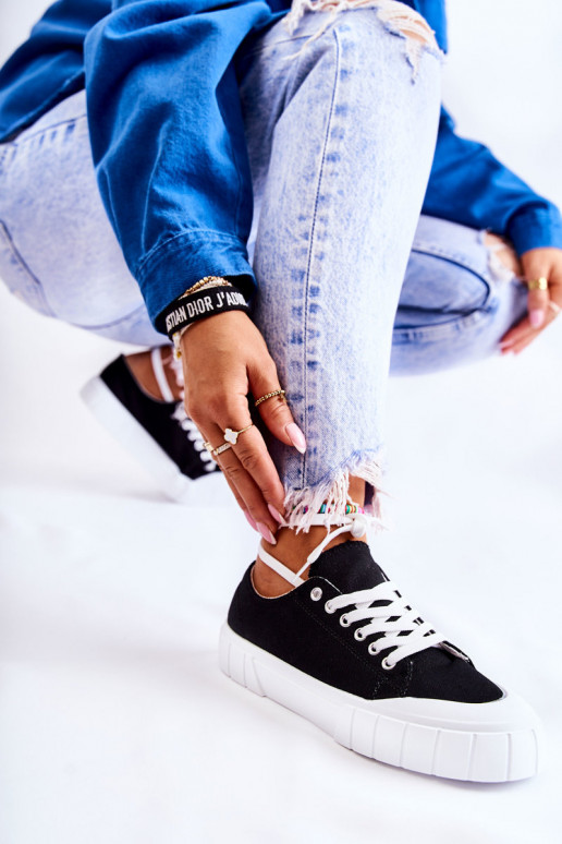 Sieviešu apavi ar platformu melnas krāsas Comes