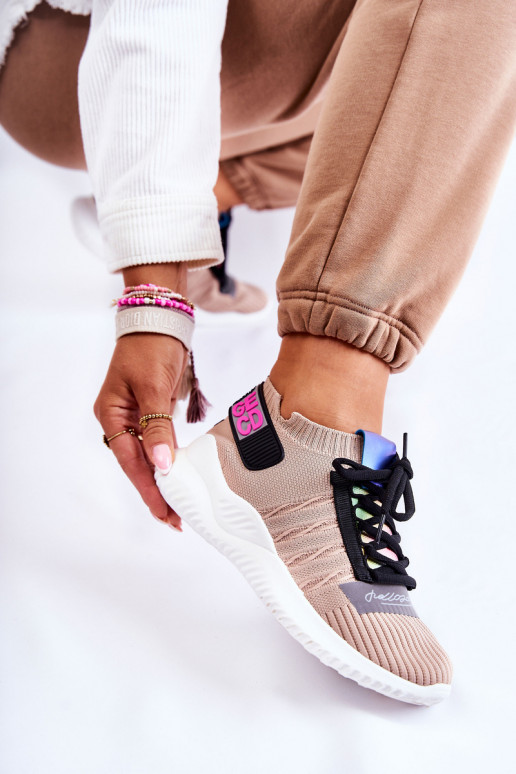 Sportiska stila apavi Sneakers modeļa apavi smilšu krāsas Klayra