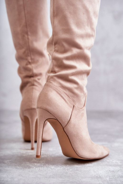 Klasiska modeļa zamšādas garie zābaki ar papēdi smilšu krāsas Ameya Klasiska modeļa zamšādas garie zābaki ar papēdi smilšu krāsas Ameya