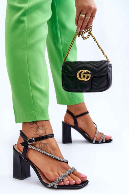 Sieviešu basenes ar mirdzošiem spīdumiņiem ar papēdi melnas krāsas Carlotta