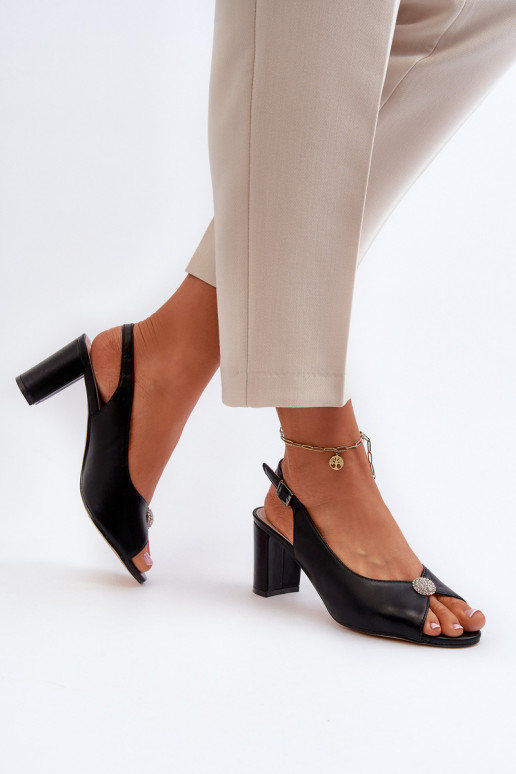 Eleganta stila sandales ar papēdi ar ornamentiem melnas krāsas Trasea