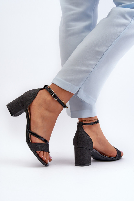 Spīdīgas basenes   Melns Ploemis